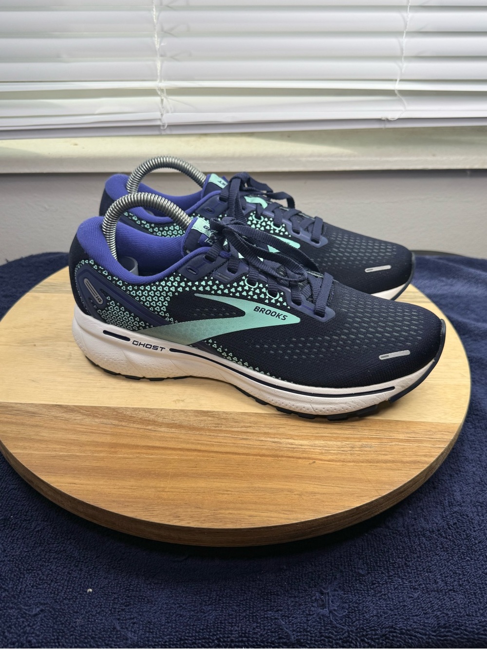 Brooks Ghost 14 Women's Running Shoes in Navy and Mint (Women’s 8)
